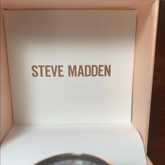 Steve Madden watch - Picture 2 of 7